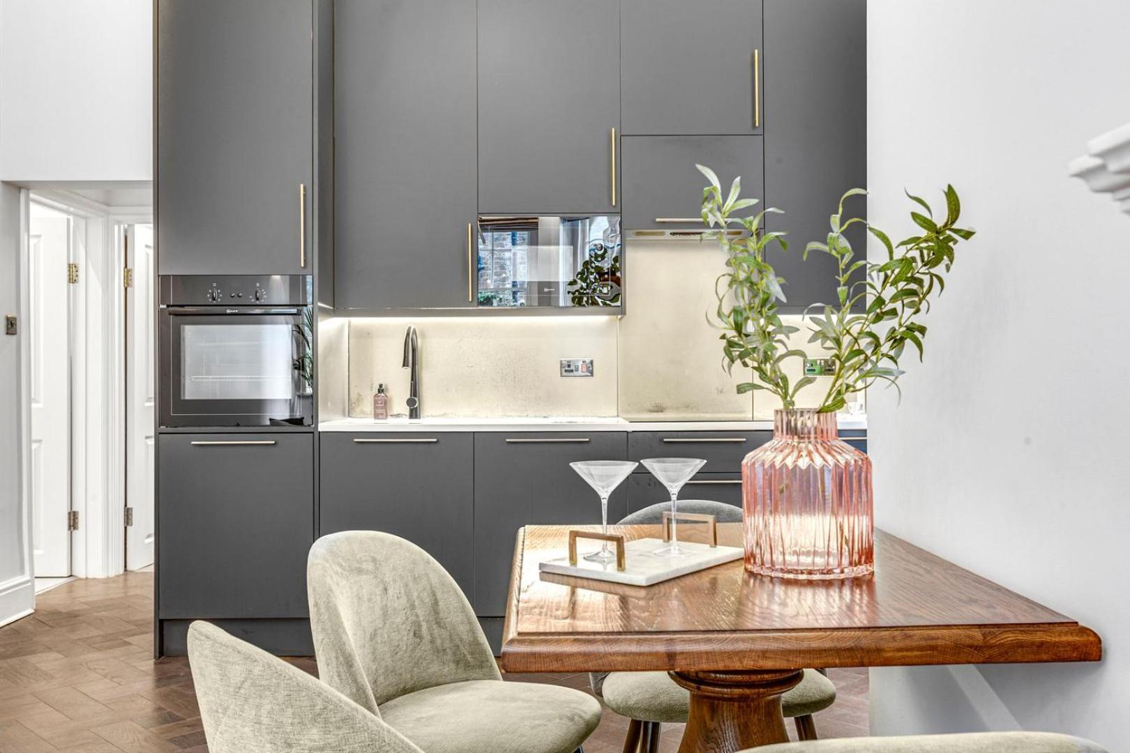 Kings Road Stylish In Chelsea Apartment London